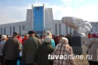 В День пожилых людей в микрорайонах Кызыла были организованы концерты и чаепития