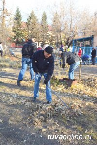 Тысячи кызылчан вышли на общегородской субботник