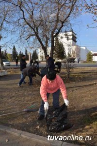 Тысячи кызылчан вышли на общегородской субботник