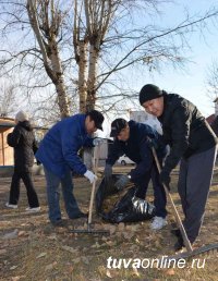 Тысячи кызылчан вышли на общегородской субботник