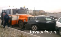 В Туве пьяный водитель автобуса стал причиной ДТП с тремя автомашинами