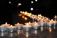 На главной площади Тувы было зажжено 137 свечей в память о погибших в ДТП
