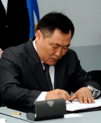 Глава Тувы подписал Закон о бюджете республики на 2015 год
