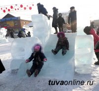 Детским праздником открылась главная елка Кызыла с ледовым городком и катком