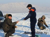 Рыбаков Тувы предупреждают об опасности рыбалки на тонком льду