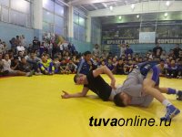 Мастер-класс для борцов Тувы провел 3-кратный олимпийский чемпион Бувайсар Сайтиев