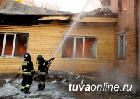 В Кызыле ликвидирован пожар в административном здании парка культуры и отдыха им. Гастелло