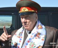 Боец Тувинской народно-революционной армии, генерал-майор Петр Иванков награжден медалью «100 лет городу Кызылу»