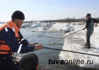 Кызыл: спасатели продолжают поиски спрыгнувшей с моста женщины