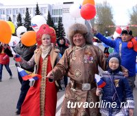 Тысячи кызылчан прошли в первомайских колоннах