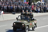 Юбилейный парад Победы в Туве собрал беспрецедентное количество участников и зрителей