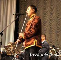 Хабаровчан впечатлило тувинское пение и шаманские танцы духового оркестра Тувы