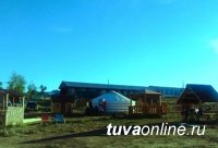 На соленом озере Дус-Холь (Тува) открывается кемпинг-база "Центр Азии"