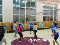 Финал волейбольной любительской лиги среди трудовых коллективов Кызыла
