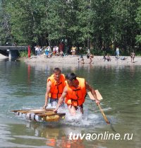 Студенты иркутских вузов Майдыр Монгуш и Орлан Сарыглар - победители Первого заплыва на пластиковых бутылках