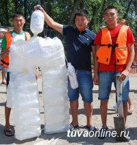 Студенты иркутских вузов Майдыр Монгуш и Орлан Сарыглар - победители Первого заплыва на пластиковых бутылках