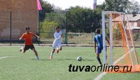 В Туве открыли еще одно современное футбольное поле