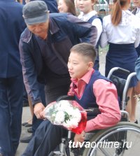 Первый звонок в школе № 4 г. Кызыла