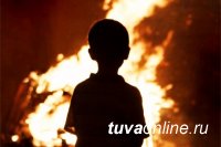 В Бай-Тайге в результате детской шалости сгорело 6 тонн грубых кормов
