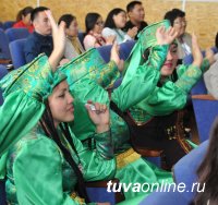 В Кызыле молодежные команды Якутии, Тувы, Хакасии, Алтая соревновались на языковой Олимпиаде