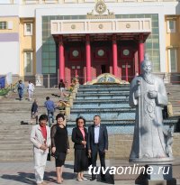 Делегация Кызыла поздравила город-побратим Элисту с 150-летием со дня основания