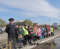 В Кызылском районе Тувы школьники провели акцию «Пропусти пешехода!»