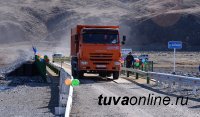 В Туве через бурную реку Алаш для удобства чабанов построено два крепких моста