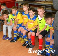 В Кызыле в дни осенних каникул проведен Межрегиональных турнир по мини-футболу среди школьников на призы Главы города
