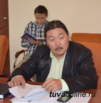Депутаты горхурала Кызыла отметили организаторов Первого турнира по мини-футболу