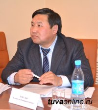 Депутаты горхурала Кызыла отметили организаторов Первого турнира по мини-футболу