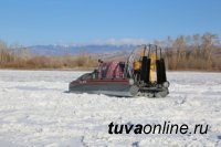 В Туве спасатели на аэролодке «Пиранья-6» переправили больных детей через Енисей