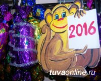 Авторские игрушки кызылчан украшают главную елку Тувы