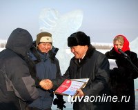 Мы впервые смогли украсить ключевое пространство Кызыла красивыми ледовыми композициями - Дина Оюн