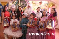 Лариса Шойгу организовала новогодний утренник для детей Бай-Хаака