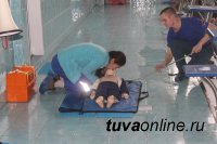 Тувинские спасатели провели показательные учения по спасению утопающих