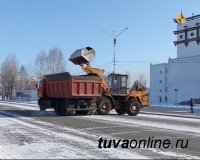 В Кызыле после обильного снегопада идет активная уборка дорог