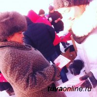 В Международный день родного языка на Кызылском Арбате прошла акция в поддержку тувинского языка