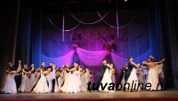 Надежда Дудуп и команда Миграционной службы - лучшие среди коллективов федеральных структур Тувы в бальных танцах
