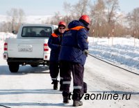 В Туве проведены учения по извлечению автомобиля, провалившегося под лёд