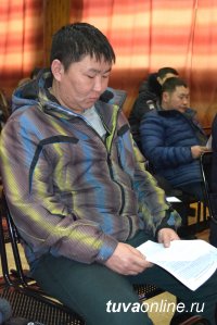Пассажироперевозчики и власти Кызыла провели «сверку часов» по готовности к вступлению в силу 220 Федерального закона