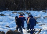 В Кызыле спасатели обследовали берег  Енисея в поисках пропавшей накануне 18-летней девушки  