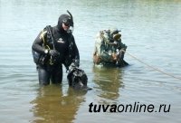 Водолазы нашли тело утонувшего в реке М.Енисей