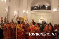 В Туве ночным богослужением в православных храмах встретили Пасху