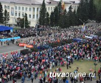 В Туве более 1000 человек приняло участие в шествии "Бессмертного полка"