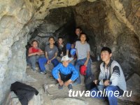 Юные экологи Тувы совершили восхождение на гору Трезубец