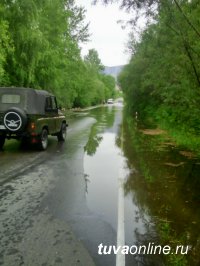 Подтопление участка дороги  Кызыл-Сарыг-Сеп