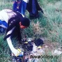 "Добрые сердца Тувы" провели генеральную уборку на озере Дус-Холь
