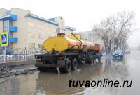 В Кызыле после дождей откачивают лужи