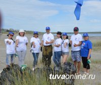 Тувинские "единороссы" провели экологическую акцию на озере Дус-Холь