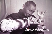 В Национальном музее Тувы открылась выставка репрессированного в 40-х мастера резьбы по дереву Донгака Окаанчыка